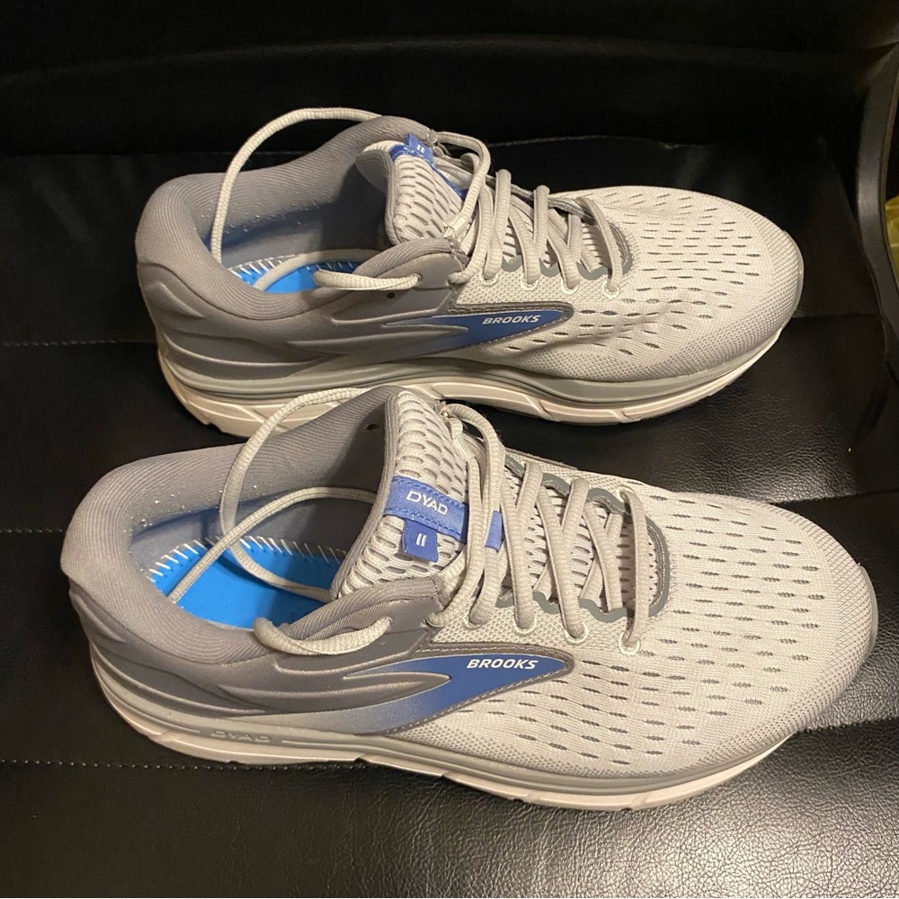 Brooks Dyad 11 Walking Shoes - Picture 6 of 12